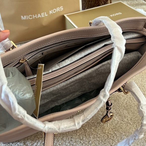 MICHAEL KORS JET SET TRAVEL LARGE TOTE NEW AUTHENTIC 14x11 - Picture 8 of 13